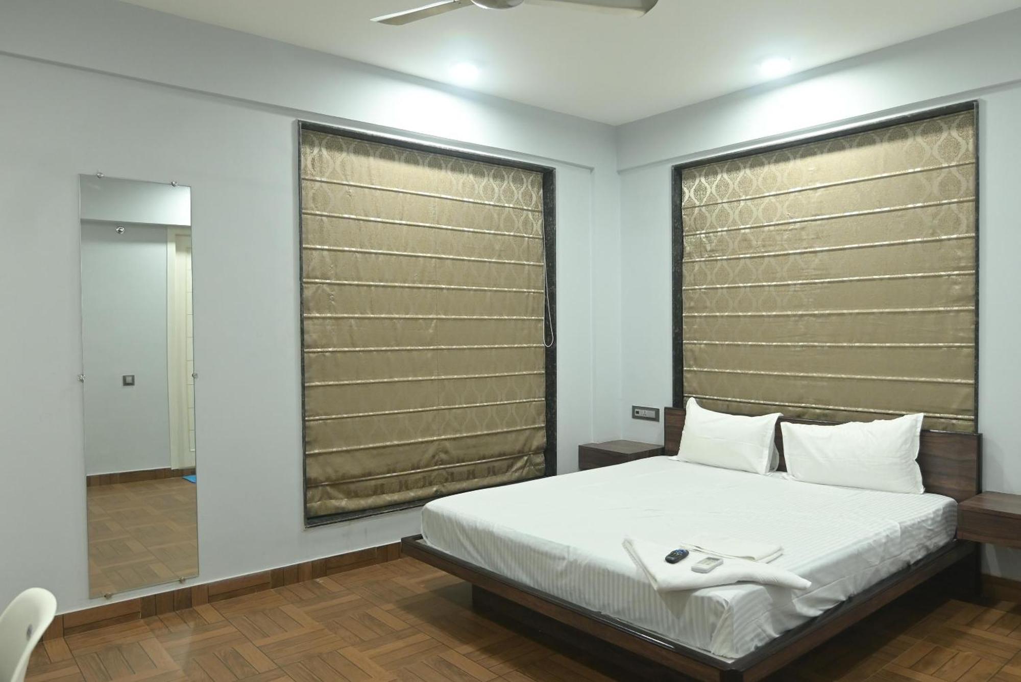 Hotel Nk7 Newtown Kalkuta Zewnętrze zdjęcie