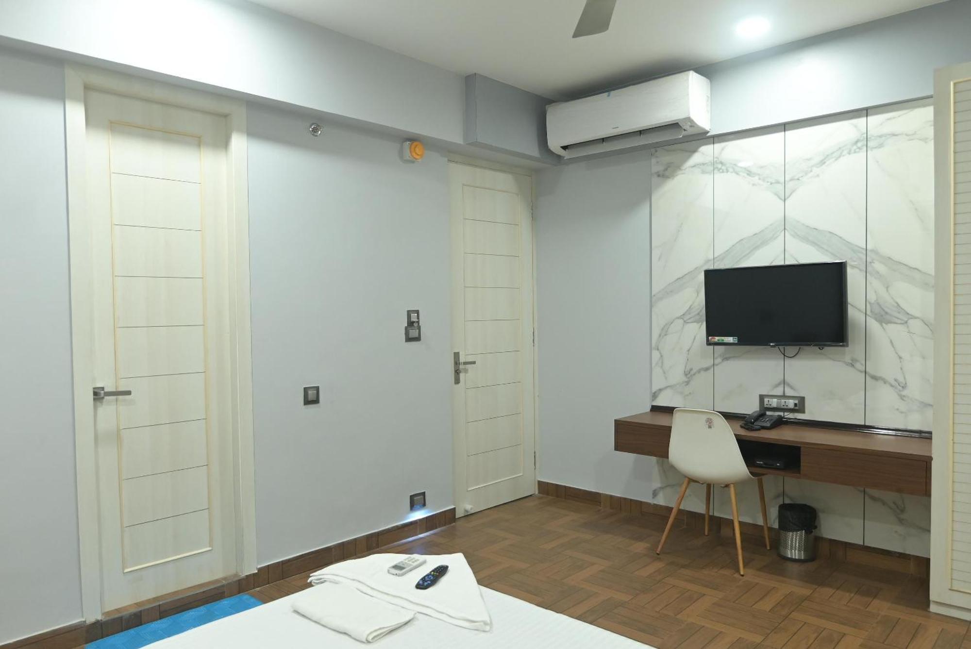 Hotel Nk7 Newtown Kalkuta Zewnętrze zdjęcie